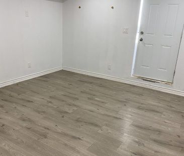 For Lease - 127 Cabot Street, Oshawa, Ontario - Photo 5