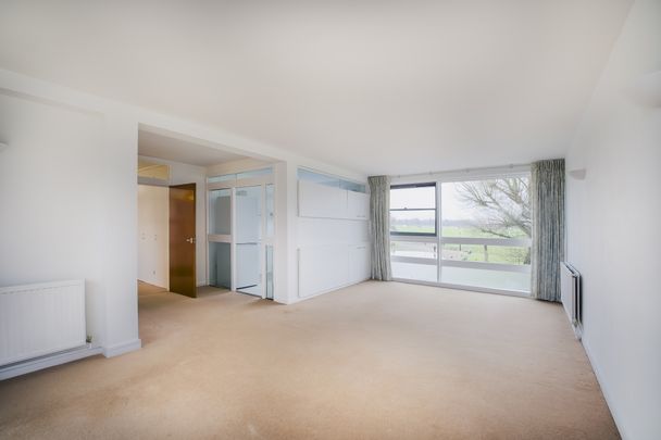 3 bedroom flat to rent - Photo 1