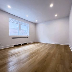 Bachelor - 2070 Rue Chomedey, Montréal - Photo 2