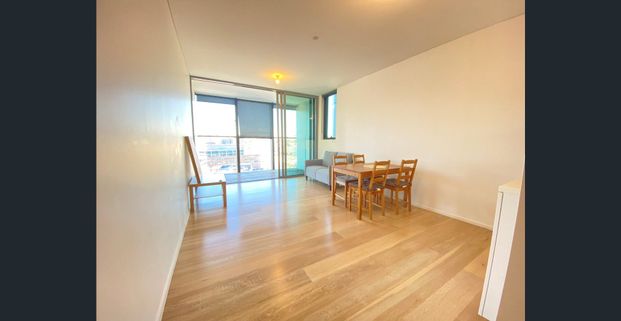 Stunning view and modern properly One Bed one bath with fully furniture - Photo 1