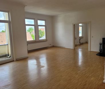 Schöne 4-Zimmer Altbauwohnung in zentraler Lage - Photo 1