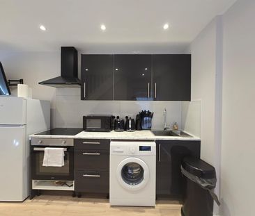 Gresham Gardens, London NW11 - Photo 2