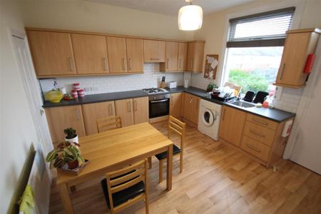 4 bedroom terraced house to rent - Photo 5