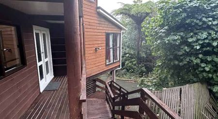 3 Bedroom house in Karori - Photo 3