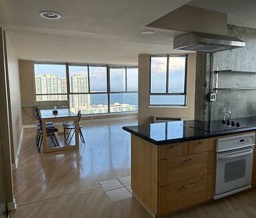 Harbourfront penthouse condo with spectacular views for rent - Photo 1