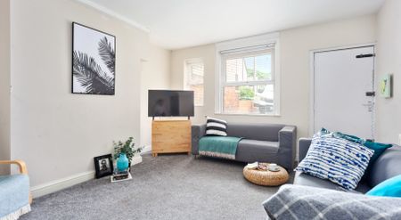 10 Buckingham Mount, Hyde Park, Leeds, LS6 1DN - Photo 5