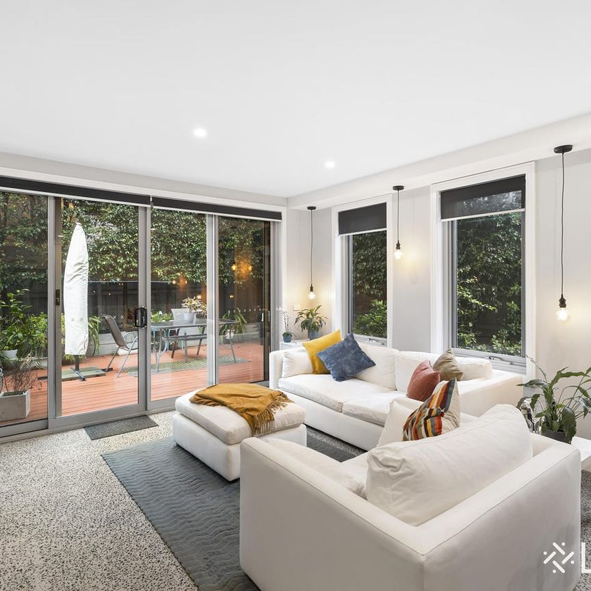 Stylish & Sophisticated Living - Photo 1