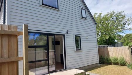 2 Bedroom Townhouse in Phillipstown - Photo 3