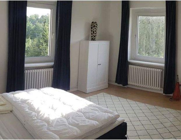 Fußnähe zur U2: Helle Balkonwohnung, 3-Z., hochwertige Möbel - Photo 1