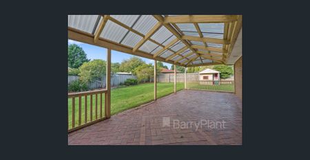 WELL MAINTAINED FAMILY HOME ! - Photo 4