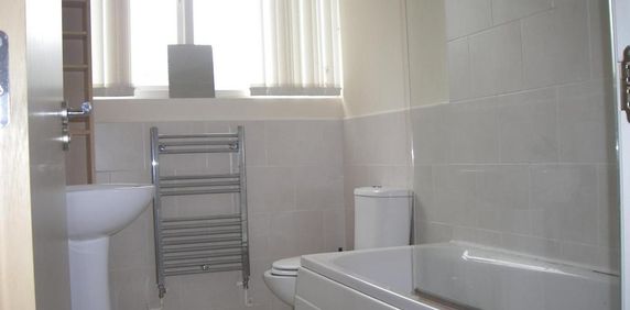 4 bedroom apartment to rent - Photo 2