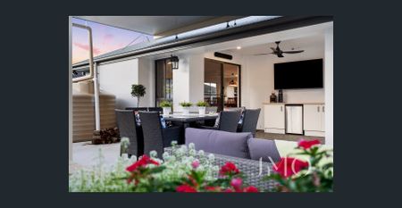 BEAUTIFUL FAMILY HOME - Photo 5