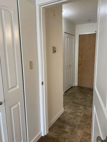 Katharine — 1 Bedroom - Photo 3