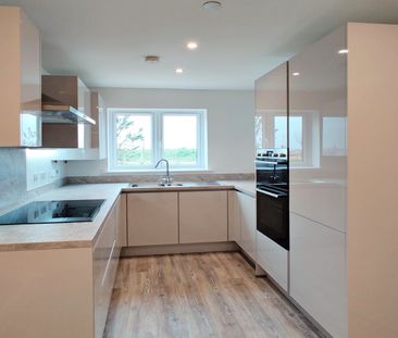 3 bedroom semi-detached house to rent - Photo 4