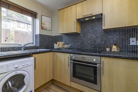 2 bedroom semi-detached house to rent - Photo 5