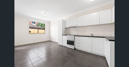 Spacious and central! - Photo 5