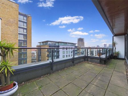 Boardwalk Place, London, E14 5SQ - Photo 2