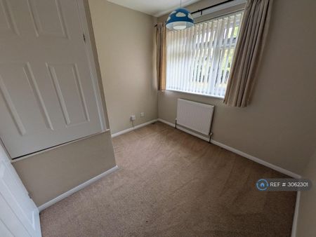 3 bedroom semi-detached house to rent - Photo 3