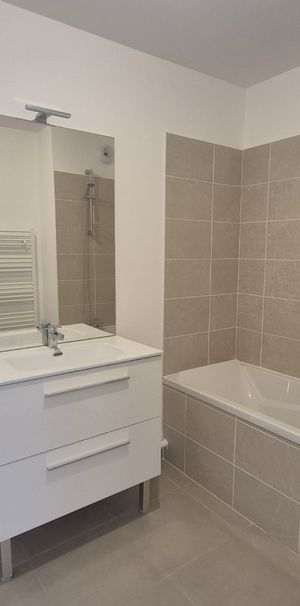 Location Appartement 2 pièces 43m² ARMENTIERES 59280 - Photo 1