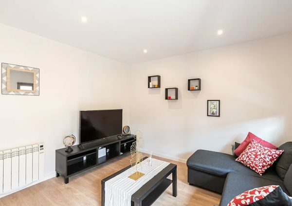 Carrer de Travau, Barcelona, Catalonia 08031