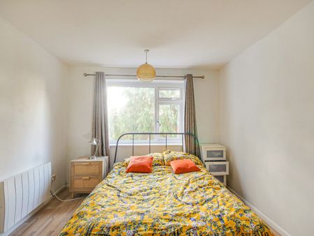 Flat to rent on - Photo 5