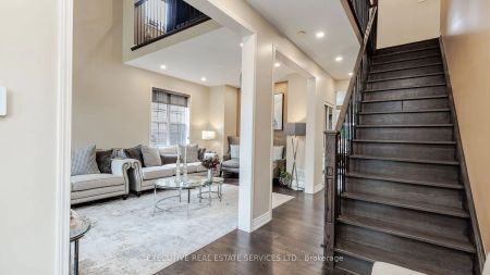 Detached Home For Lease | W9253315 - Photo 5