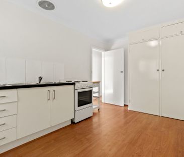 Studio flat in a sought-after locale - Photo 4