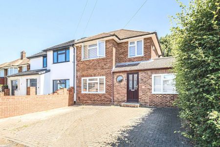 5 bedroom semi-detached house to rent - Photo 3