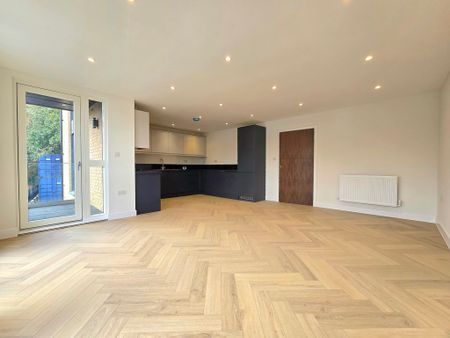 2 Bedroom Apartment, Norbury Avenue, London - Photo 3