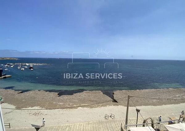 Sea front apartment of 2 bedrooms to rent in Es Vive, Ibiza