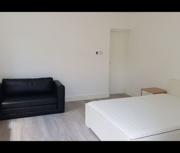 Studio Flat, Albert Road, IG1 - Photo 4