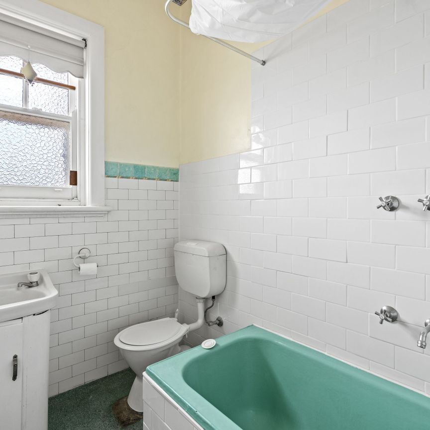 Low maintenance unit in the perfect beachside location - Photo 1