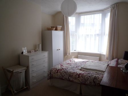 2 bed Apartment - To Let - Photo 2