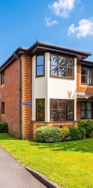 28 Claremont Avenue, WokingProperty for lettings - Seymours - Photo 1
