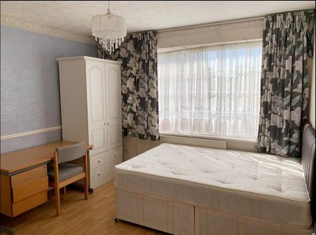 5 bedroom detached house to rent - Photo 5