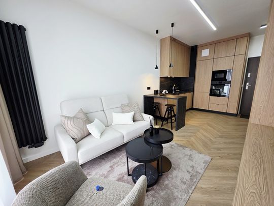 Apartament z balkonem z widokiem na rzekę. - Photo 1