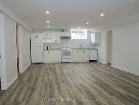 Property For Lease | X8453886 - Photo 2