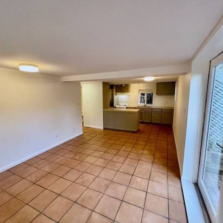 Mount Pleasant b/w Cambie and Main - 2 Bdr/1Bath Garden suite - Photo 4