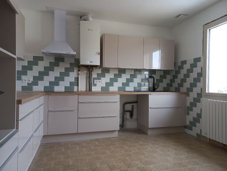 Location Maison 4 pièces 100m² L ISLE JOURDAIN 32600 - Photo 3