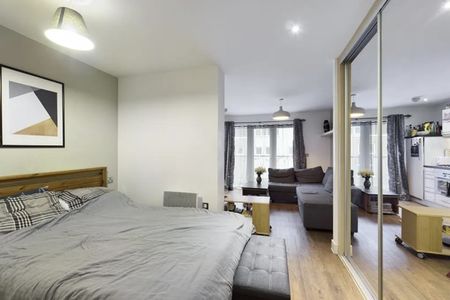 Studio Flat, Oceana Boulevard, SO14 - Photo 2