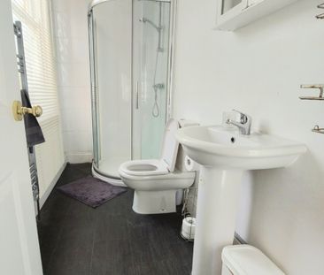 Beautiful large clean shared house in quiet leafy South Cliff area ... - Photo 5