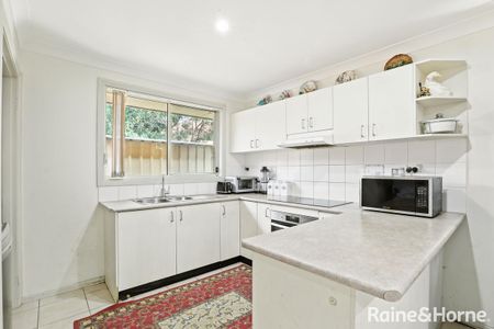 Freshly Painted Spacious Villa - Photo 4