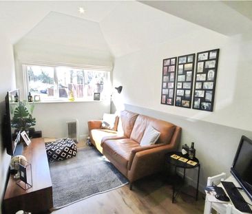 Brookhurst Road, Addlestone, KT15 1LP - Photo 2