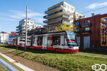 Pronájem nového, slunného bytu 1+kk s balkonem – ranní slunce, Praha 5 - Photo 3