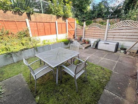 3 bedroom terraced house to rent - Photo 3