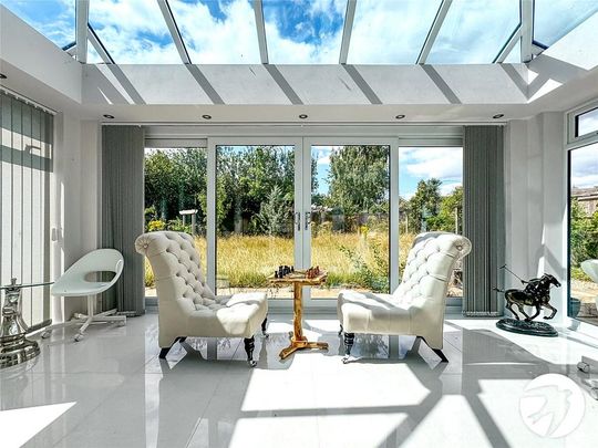 5 bedroom detached house to rent - Photo 1