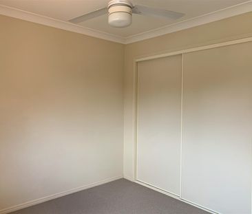 A Gated & Lovely Townhouse with Serene Location in Calamvale!! Come... - Photo 5