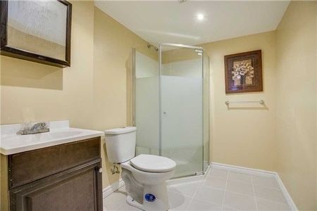 For Lease - 548 Garden Walk (Lower) Walk, Mississauga, Ontario - Photo 2