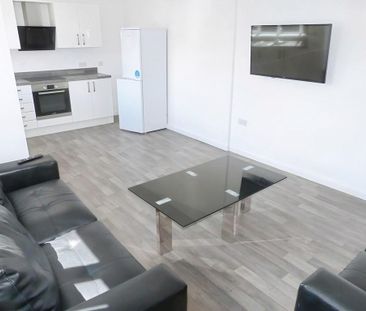 1 bedroom in a flat share to rent - Photo 3