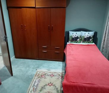 Staines Upon Thames - Photo 2